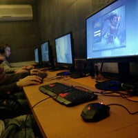 รูปภาพถ่ายที่ Storm Game Club โดย Tadeáš B. เมื่อ 2/16/2017