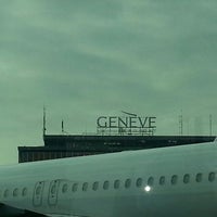 รูปภาพถ่ายที่ Aéroport de Genève Cointrin (GVA) โดย Maria K. เมื่อ 5/2/2013