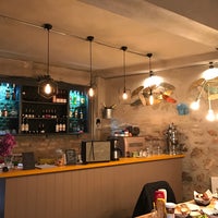 Foto tirada no(a) Sermest Cafe por Canan em 10/21/2017
