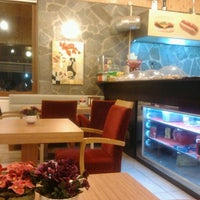 Foto tirada no(a) Garden Cafe por Fatih U. em 9/30/2012
