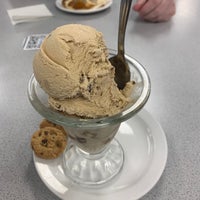 Photo taken at Leatherby&amp;#39;s Family Creamery by Laura H. on 7/9/2021