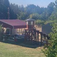 Photo taken at Abel&amp;#39;s Apple Acres by Laura H. on 9/29/2021