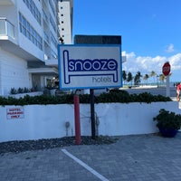 รูปภาพถ่ายที่ Snooze Hotel โดย Glenn V. เมื่อ 10/2/2021