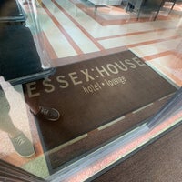 Das Foto wurde bei Essex House Hotel &amp;amp; Lounge von Glenn V. am 2/9/2019 aufgenommen