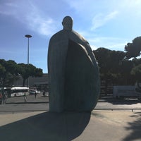 Photo taken at Conversations - Monument to John Paul II by Ricardo C. on 10/8/2018