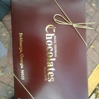 11/23/2012にWendyがPaul Thomas Chocolatesで撮った写真