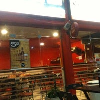 10/22/2012 tarihinde Andrea C.ziyaretçi tarafından Panela Velha Sushi Bar'de çekilen fotoğraf
