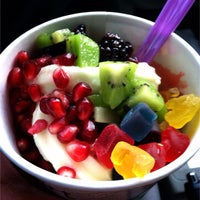 11/19/2012にGabrielがMonster Yogurtで撮った写真