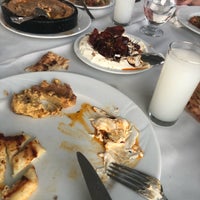 Photo taken at Beyaz Saray Balık Restaurant by şEytAn aZaPtA on 8/31/2022