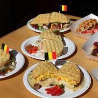 รูปภาพถ่ายที่ Bruges Waffles &amp;amp; Frites โดย Bruges Waffles &amp;amp; Frites เมื่อ 12/5/2016