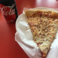 Foto diambil di Vinnie&amp;#39;s Pizzeria oleh Brian T. pada 4/28/2018