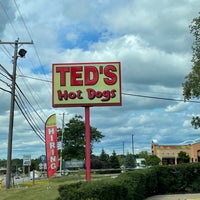 Photo taken at Ted&amp;#39;s Hot Dogs by Geo L. on 10/23/2021