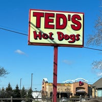Photo taken at Ted&amp;#39;s Hot Dogs by Geo L. on 10/14/2022
