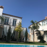 Photo taken at Alaçatı Casa Bella Otel by Arzu Yasin K. on 8/20/2017