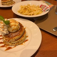 Photo taken at Denny&amp;#39;s by そよかぜ チ. on 9/30/2022
