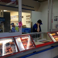 Photo taken at Domino&amp;#39;s Pizza by Myron B. on 1/3/2013