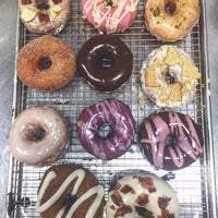 รูปภาพถ่ายที่ D&amp;#39;arts Donuts โดย D&amp;#39;arts Donuts เมื่อ 11/22/2016