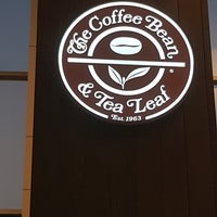 Photo taken at The Coffee Bean &amp;amp; Tea Leaf by Andrew on 10/5/2018
