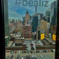 รูปภาพถ่ายที่ Aliz Hotel Times Square โดย Fawaz เมื่อ 5/24/2022