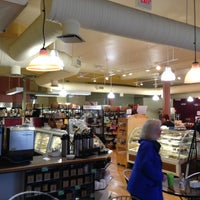 12/22/2012 tarihinde Le Ricain en Ohioziyaretçi tarafından J Pistone Market &amp;amp; Gathering Place'de çekilen fotoğraf