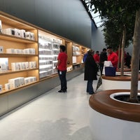 Photo taken at Apple Union Square by melissa t. on 12/15/2016