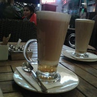 Foto tomada en Douwe Egberts Coffee &amp;amp; Restaurant  por Ebru O. el 11/11/2012