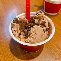 Photo taken at Cold Stone Creamery by もんじ 。. on 12/21/2019