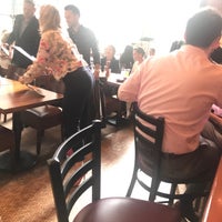 Das Foto wurde bei Townhouse Restaurant &amp;amp; Wine Bar von Derrick M. am 5/28/2019 aufgenommen