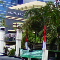 Photo taken at Hotel Lading by Putri Admi P. on 7/23/2014