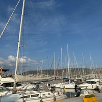 Foto tirada no(a) Marina Yacht Club por S 🎶 em 9/5/2023