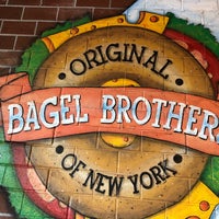 Foto tirada no(a) Bagel Brothers of New York por GreatStoneFace A. em 3/25/2018
