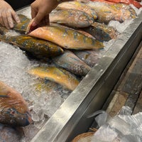 Foto scattata a Anbariyah Seafood da Ahmad J. B. il 9/22/2023