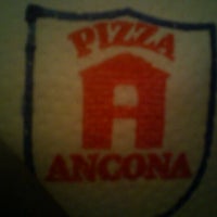 9/23/2012 tarihinde Vanya B.ziyaretçi tarafından Пица Анкона (Pizza Ancona)'de çekilen fotoğraf