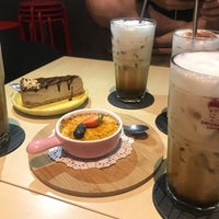 Photo taken at Doi Chaang Coffee by Morning Jolt by Athifah A. on 9/1/2019