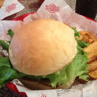 Photo taken at Fuddruckers by Marcos T. on 10/6/2012