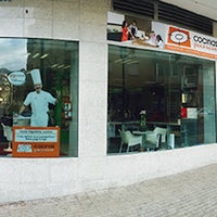 Das Foto wurde bei Decor y Reformas Castellón von cocinascom am 5/27/2015 aufgenommen