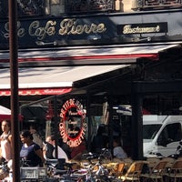 Photo taken at Le Café Pierre by Rasha🏇🏻 on 8/26/2019
