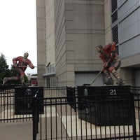 Photo taken at Bobby Hull Statue by Omri Amrany by Rico3399 on 9/8/2013