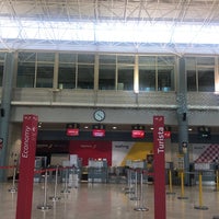 รูปภาพถ่ายที่ Aeropuerto de Asturias โดย SLV เมื่อ 12/6/2023