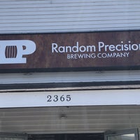 Foto tirada no(a) Random Precision Brewing Company por Rick J. em 7/30/2022