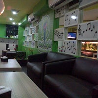 Foto tirada no(a) Lime Light Family Karaoke &amp; Cafe por Riani F. em 12/2/2012