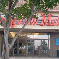 รูปภาพถ่ายที่ Longview Mall โดย Jason F. เมื่อ 9/14/2012