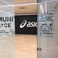 Foto diambil di ASICS Flagship Store Amsterdam oleh Anastasia L. pada 6/29/2017