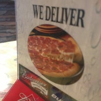 12/20/2012 tarihinde Beth S.ziyaretçi tarafından Two Mamas Gourmet Pizzeria'de çekilen fotoğraf