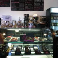 Foto scattata a Tipsy Coffee House da 🎀 Danielle 🎀 il 10/24/2012