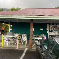Foto tirada no(a) Honaunau Poke Shop por Suraj A. em 4/16/2023