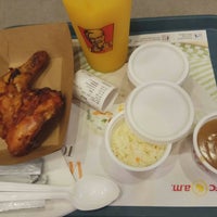Photo taken at KFC by Mrs 💋JuWieZy™ V. on 8/5/2018
