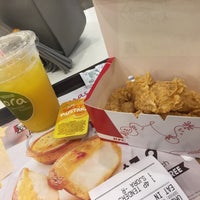 Photo taken at KFC by Mrs 💋JuWieZy™ V. on 1/6/2017