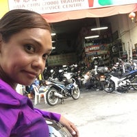 Photo taken at Hua Chin (2000) Trading Motor Service Centre by Mrs 💋JuWieZy™ V. on 9/30/2017