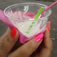 Снимок сделан в SnobY Frozen Yogurt Zone пользователем Neto O. 9/17/2012